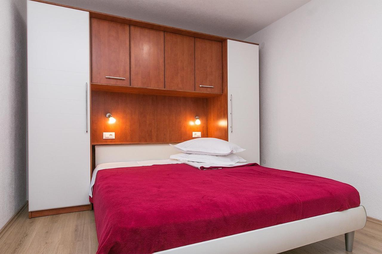 Apartments By The Sea Brela, Makarska - 20778 Exterior foto